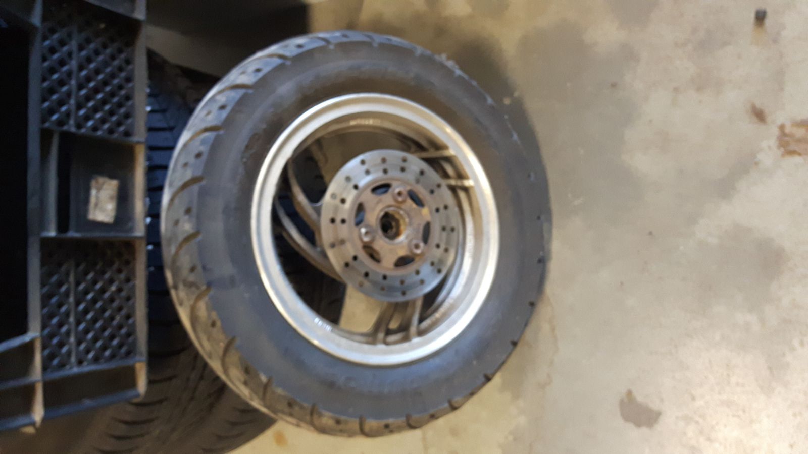Peugeot V-clic Vorderrad mit Reifen
