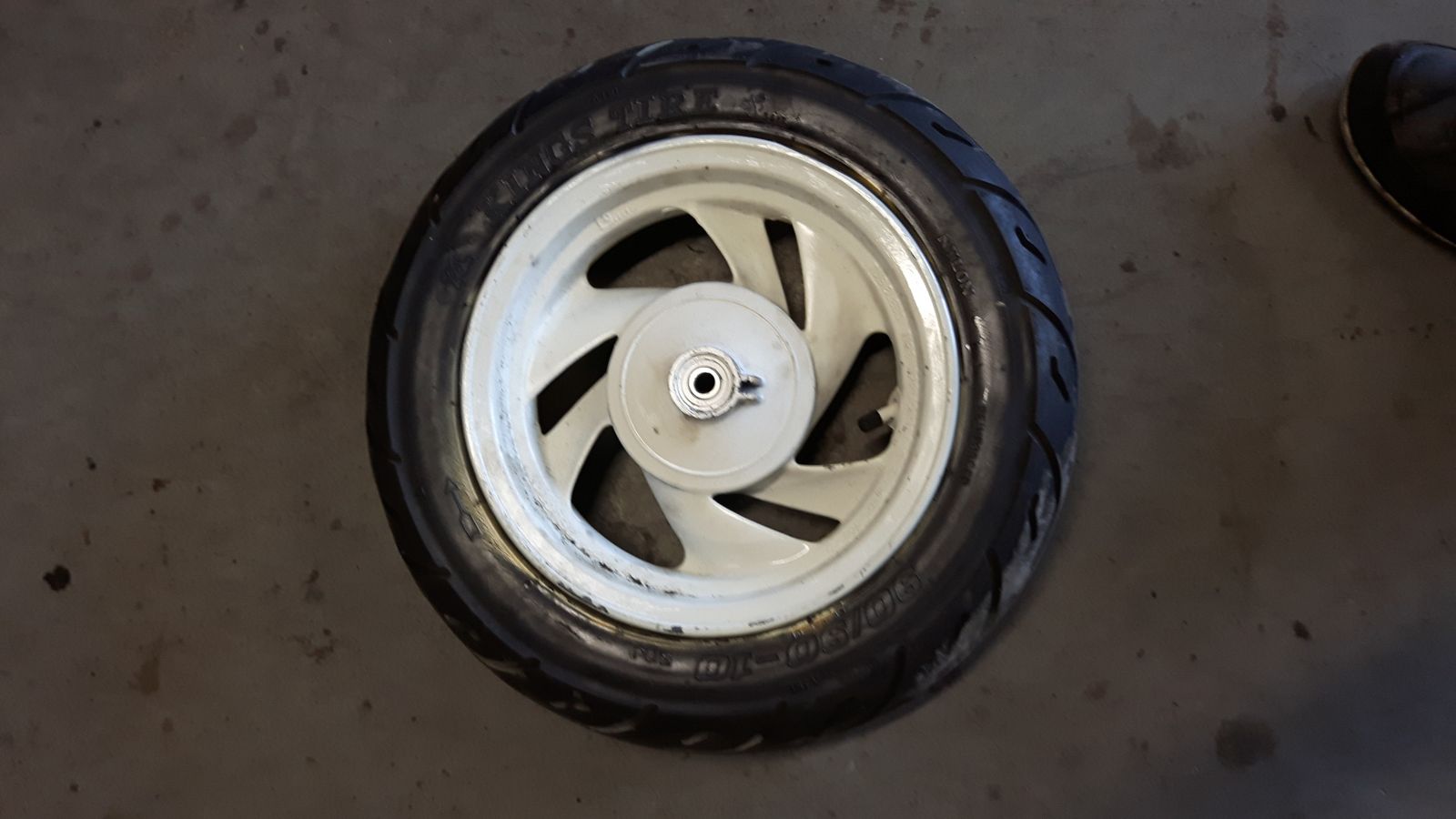 Vorderrad mit Peugeot Zenith Reifen