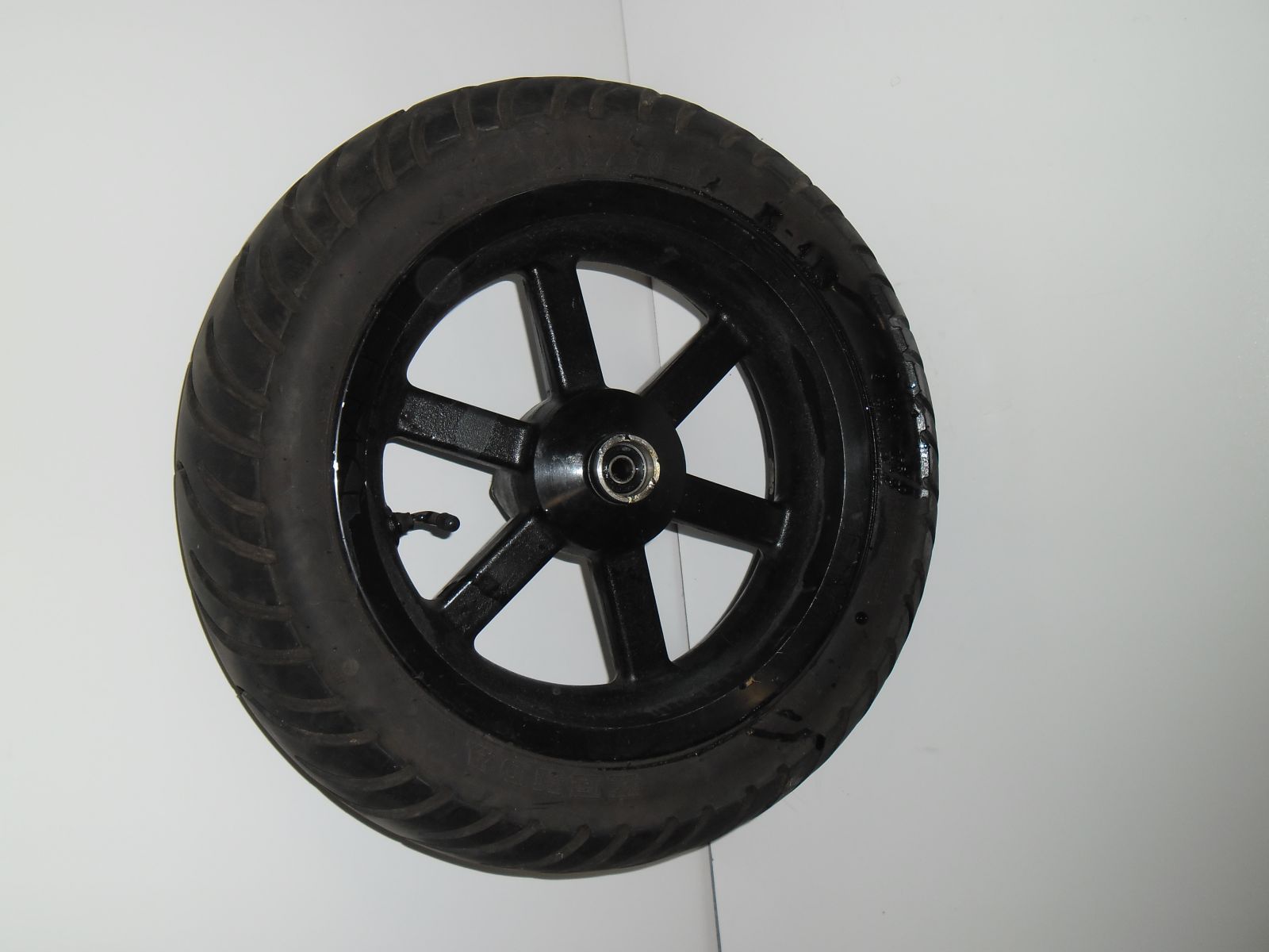 Keeway F-act front wheel and tire
