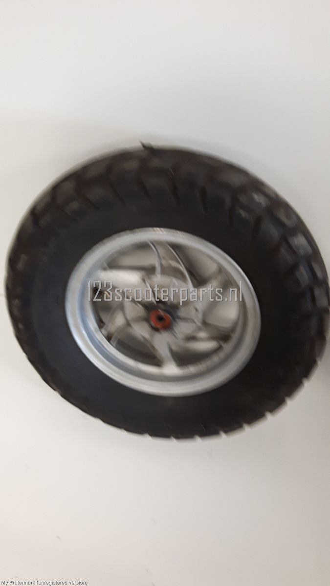 Kymco Heroism 50 Front wheel and tire