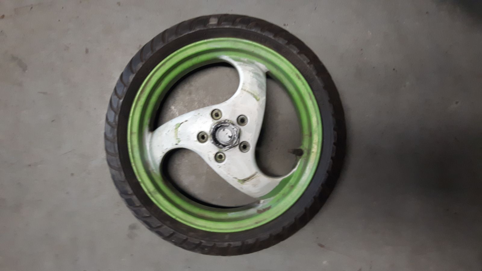 Piaggio Rad / Felge mit Reifen