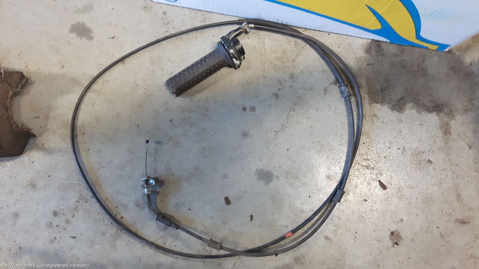 Piaggio FLY gas cable and handle